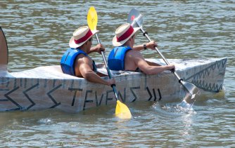 Cardboard-kayak-race-111